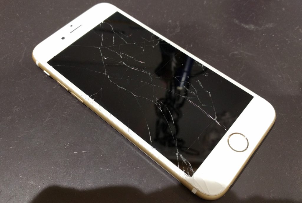 ガラスの割れたiPhone6