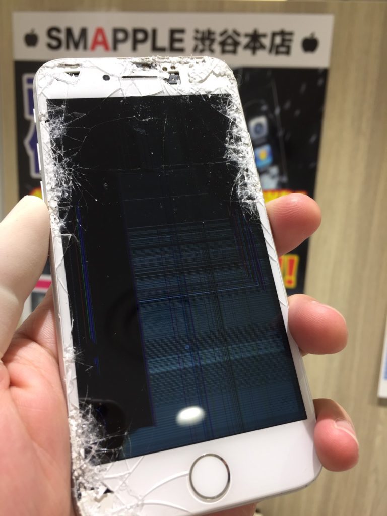 最新機種のiphone8 実は の大好物だったのである 通常ではありえないこの割れ方である はガラスをもかみ砕く Iphone修理を渋谷でお探しの方ならスマップル渋谷本店