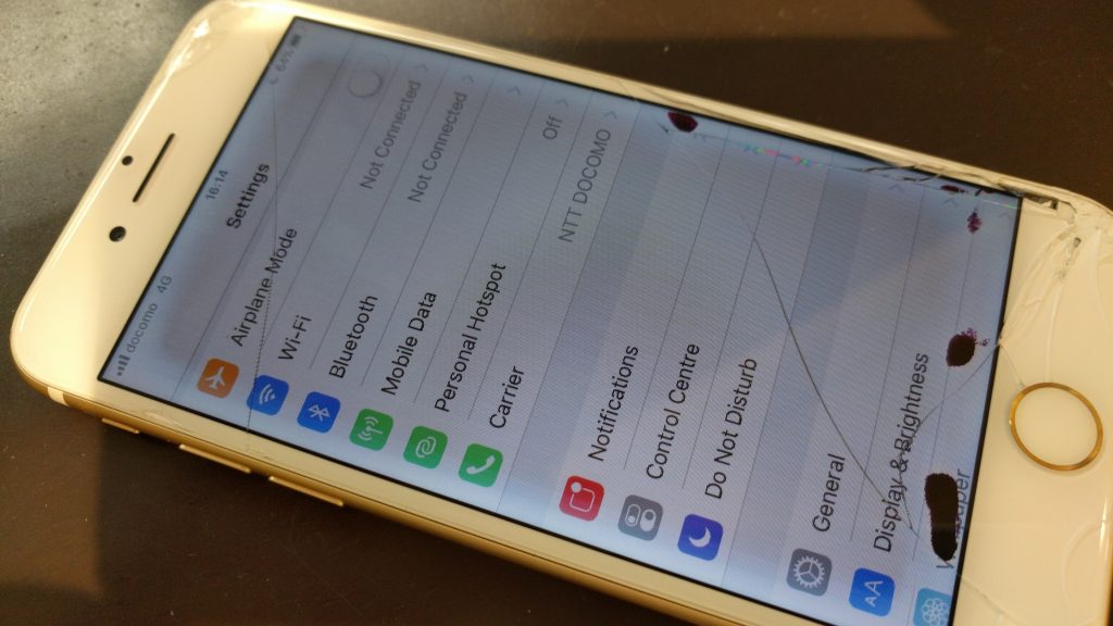 Iphoneの液晶漏れには要注意 落としただけなのに大惨事 Iphone修理を渋谷でお探しの方ならスマップル渋谷本店