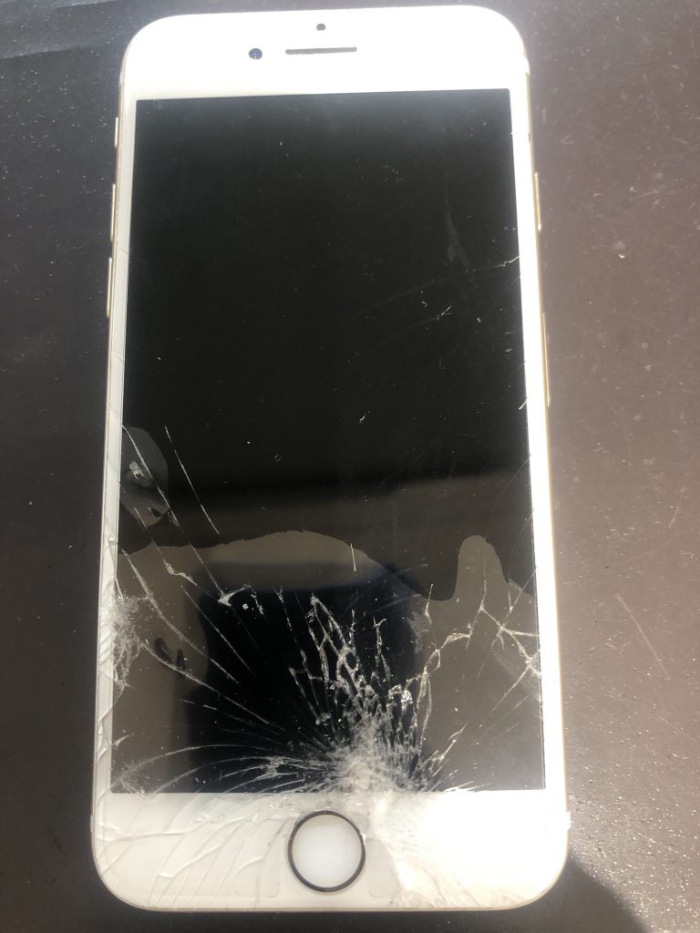ガラスが割れ、表示が映らないiPhone8