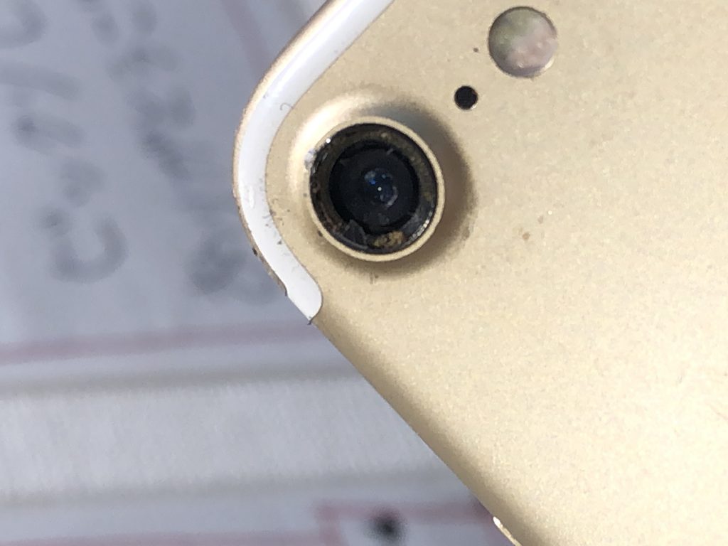 カメラのカバーガラスが無くなってしまったiPhone7