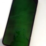 iPhoneXS Maxも割れとガラスが外れて全面緑画面！！