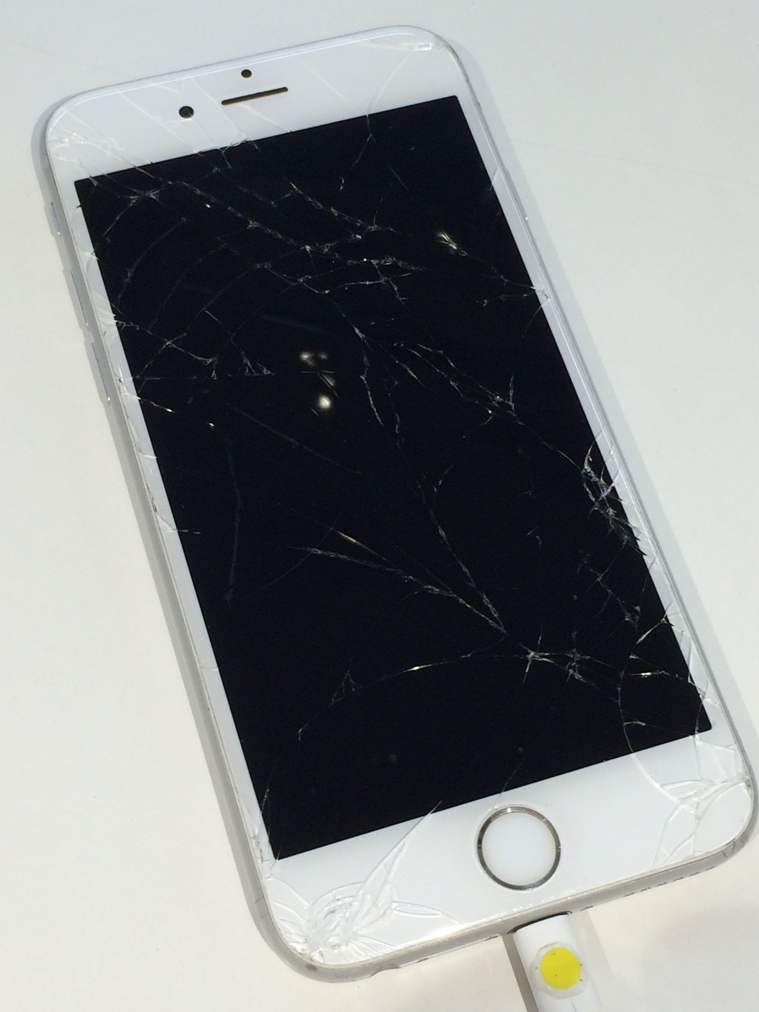 Iphoneの画面が映らない時には修理すれば直ります Iphone修理を渋谷でお探しの方ならスマップル渋谷本店