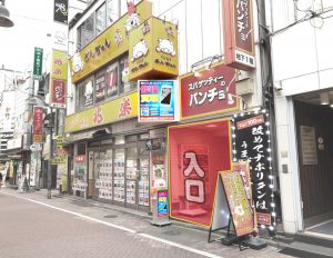 スマップル渋谷本店はスパゲッティーのパンチョと中華料理屋の兆楽のビルにある。