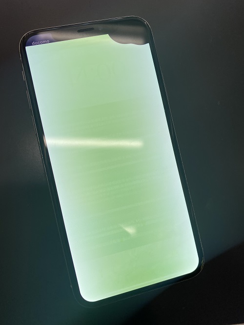 iPhoneXSの画面が緑！？