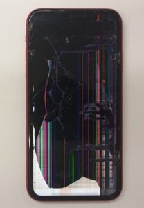 落として画面が壊れ表示も映らなくなったiPhone11画像