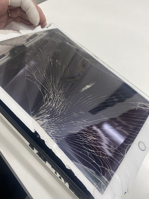iPadガラス割れ修理