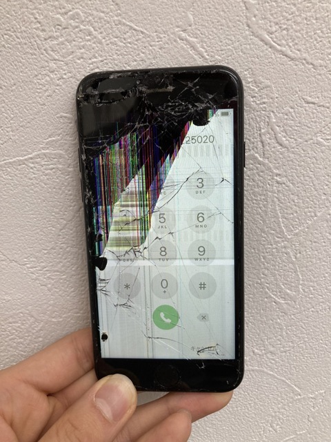 画面の破損したiPhoneSE